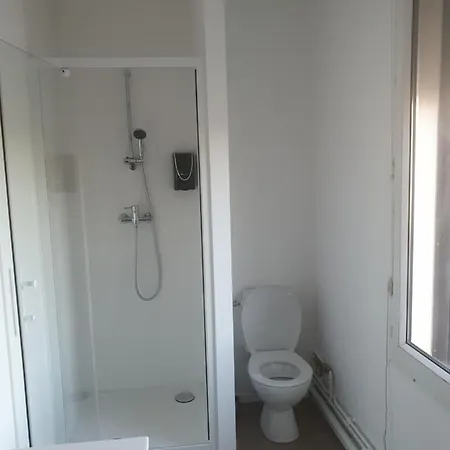 Szálloda Aux Bons Amis Reims