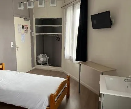 Aux Bons Amis Hotel *